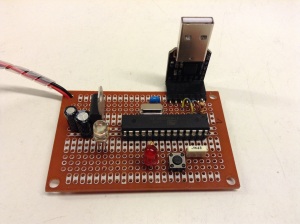 Le circuit avec le module de conversion USB-Série enfichable.
